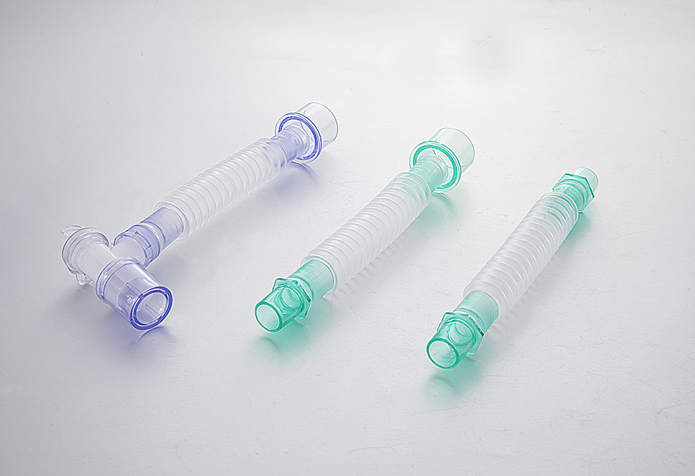 What is the role of an expandable catheter mount?