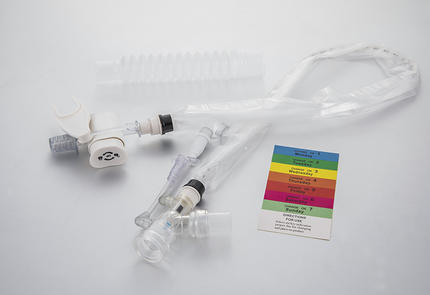 What are the advantages of a closed suction catheter?